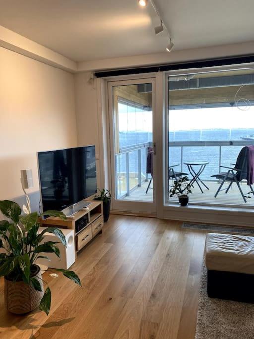 Royal Skir Apartment Sea View Tromso Exterior photo